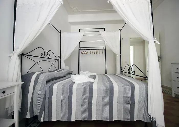 Ostiense Piramide Station Rom