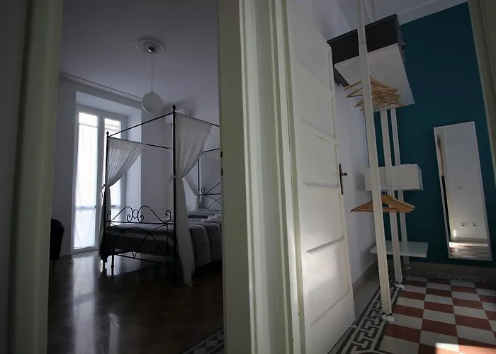 Ostiense Piramide Station * Rom