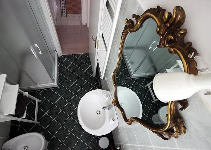 Lägenhet Ostiense Piramide Station