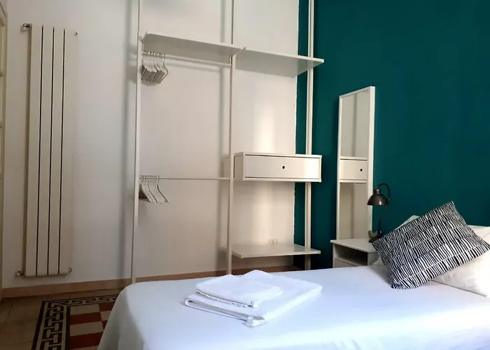 Lägenhet Ostiense Piramide Station